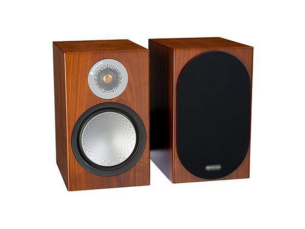 Potkua ja dynamiikkaa jalustakaiuttimesta