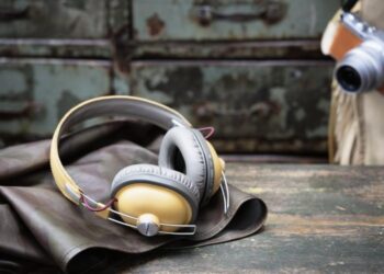 Panasonicilta retrohenkiset langattomat kuulokkeet