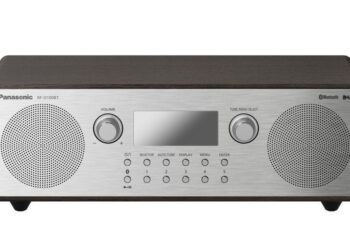 Panasonicilta radio klassisella designilla