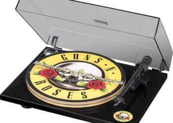Pro-Ject on julkistanut Artist Series -mallistonsa täydennykseksi Guns N’ Roses Record Player -levysoittimen.