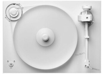 Pro-Ject juhlistaa Beatlesin valkoisen albumin 50-vuotispäiviä valkoisella soittimella