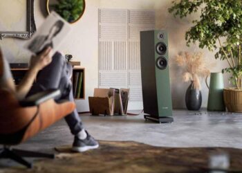 Pylon esitteli uuden Jasper 23 -lattiakaiuttimen