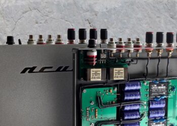 Acuhorn julkaisi vahvistimen ja verkkotoistimen