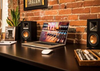 Klipschin kompakteilta aktiivikaiuttimilta sujuu niin digi kuin vinyylikin