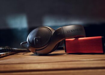 Sennheiserilta referenssitason HD 400 Pro -studiokuulokkeet