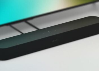 Sonos esitteli pikkuisen Beam-soundbarinsa – mukana kaksi ääniavustajaa ja Airplay 2