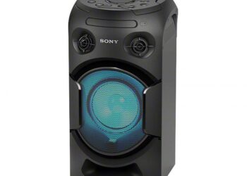 Sonyn MHC-V21D-bilekaiuttimessa on melkein kaikki – esimerkiksi kitaravahvistin, mikrofoniliitäntä, dvd/cd-soitin ja valaistus