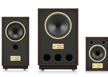 Tannoyn retrokaiuttimilla kuun pimeälle puolelle