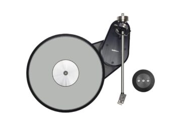 Brinkmannin suoravetoisen Taurus-vinyylisoittimen toimitukset alkoivat