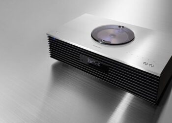 Technicsiltä kompakti stereojärjestelmä