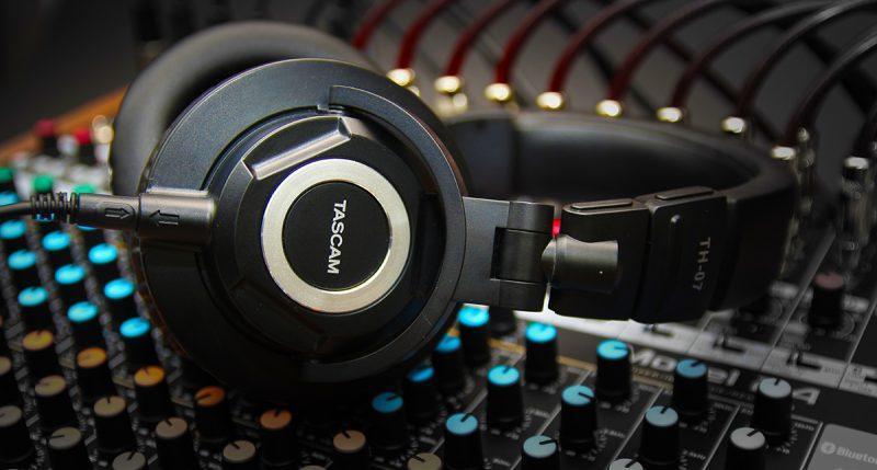 Tascam esitteli uudet TH-07 -tarkkailukuulokkeet – luvataan laadukkaan lähikenttämonitorin äänenlaatua