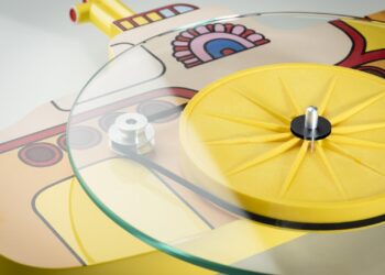 Tämä levysoitin piristää paitsi sisustusta myös kuunteluhetkiä!