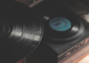 Vinyylibuumi jatkuu Briteissä: Myynti ennätyskorkealla vuonna 2023