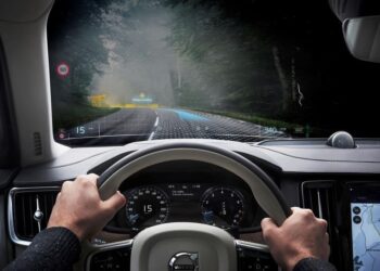 Volvo yhteistyöhön suomalaisen VR-yrityksen Varjon kanssa – samalla julkistettiin uusi XR-1-etupaneeli virtuaalilaseihin