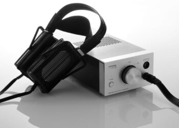 Poikkeuksellista paremmuutta – Testissä Staxin elektrostaattiset kuulokkeet