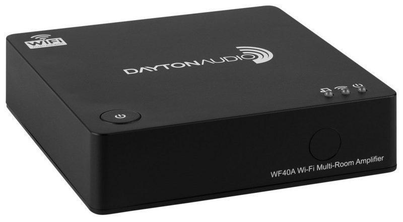 Dayton Audion edullisessa monihuonevahvistimessa on myös kaiutinlähdöt