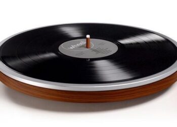 Miniotin minimalistinen vinyylisoitin on kuin pelkkä levylautanen