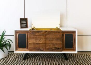 Vinyylisoitin Sonos-järjestelmään