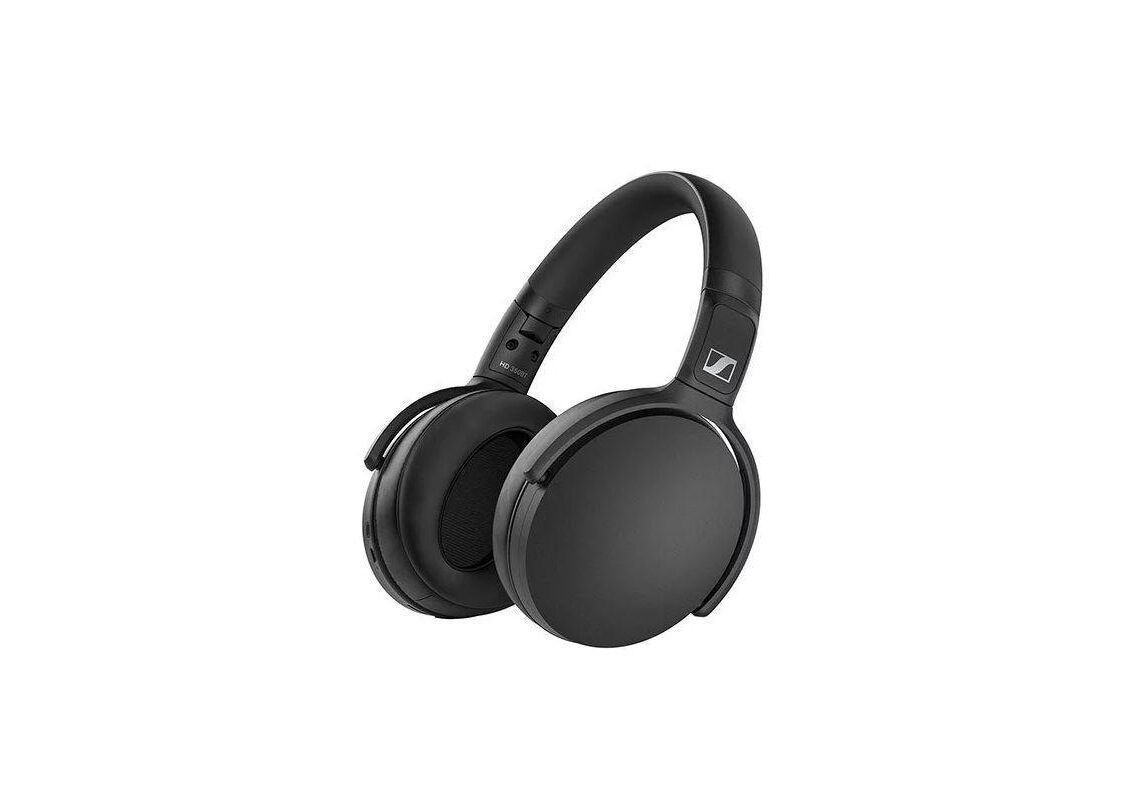 Sennheiserilta kahdet vastamelukuulokkeet ja yhdet Bluetooth-kuulokkeet