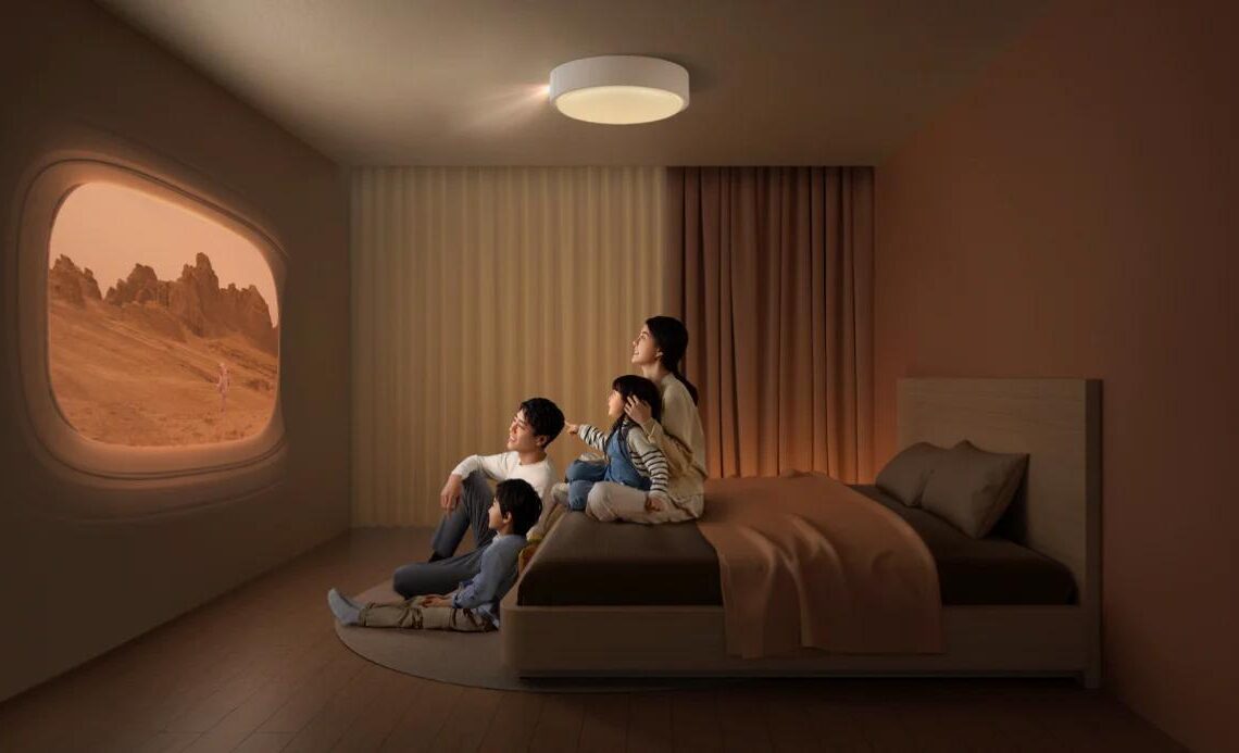 Lamppu, videotykki ja kaiutin samassa paketissa