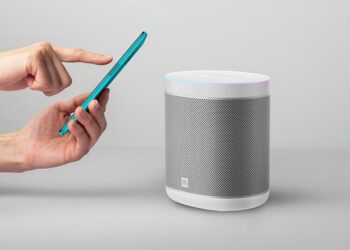 Näppärän kokoinen ja monipuolisilla ominaisuuksilla varustettu Xiaomi Mi Smart Speaker -älykaiutin